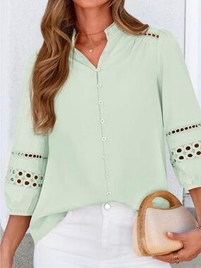 BTFBM summer eyelit top blouse 3/4 sleeve Soho size large light green new